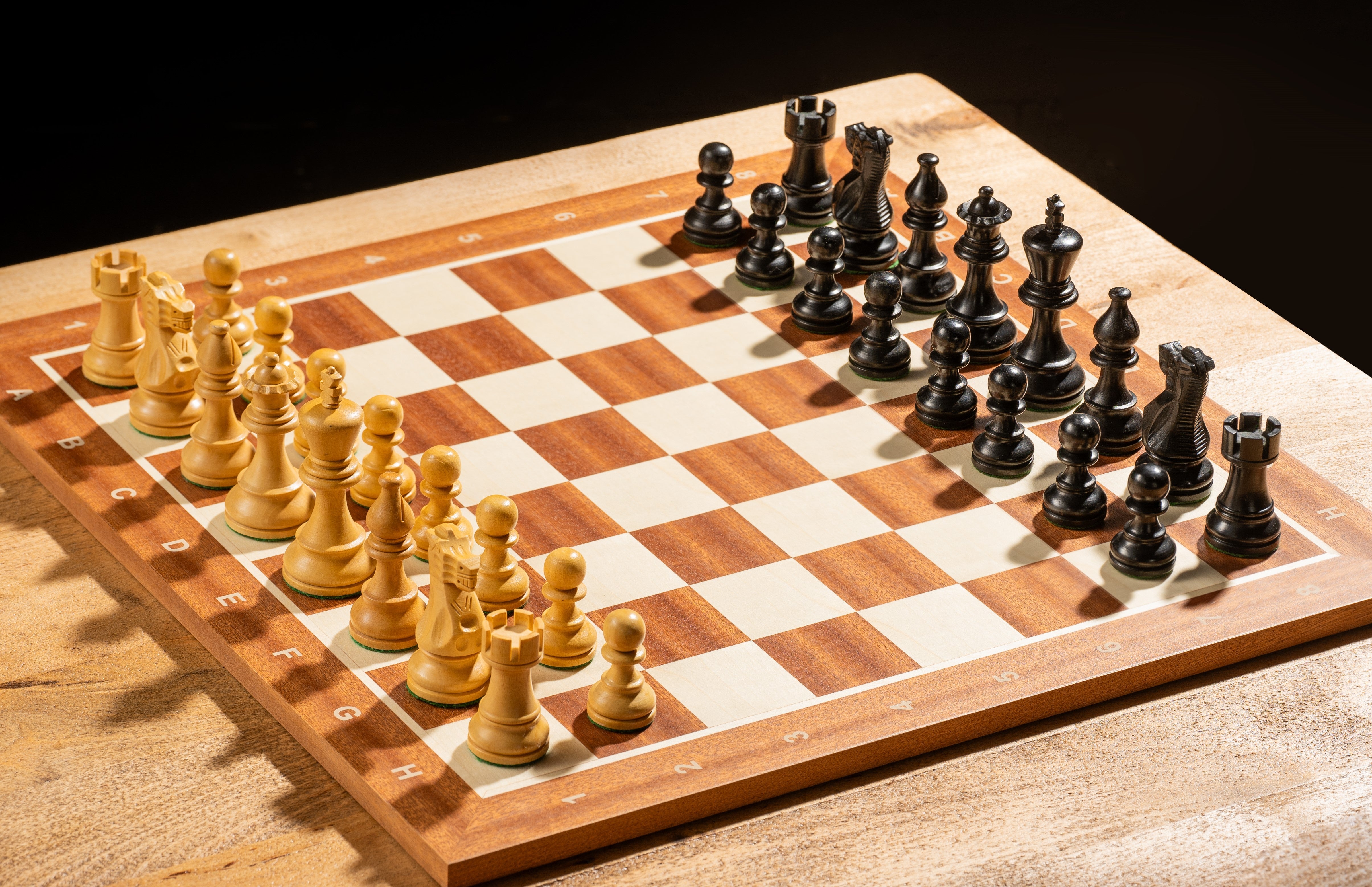 Set di scacchi - Scacchiera in mogano/acero con Coordinate (Caselle 45 mm) + Scacchi American Classic (Re 7,6 cm) - 238d9d568453e9ef62efaa492e23da21