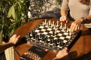 Scacchi in legno SENATOR 42×42 cm — pezzi intagliati, neri (re 80 mm, notazione, pieghevoli)