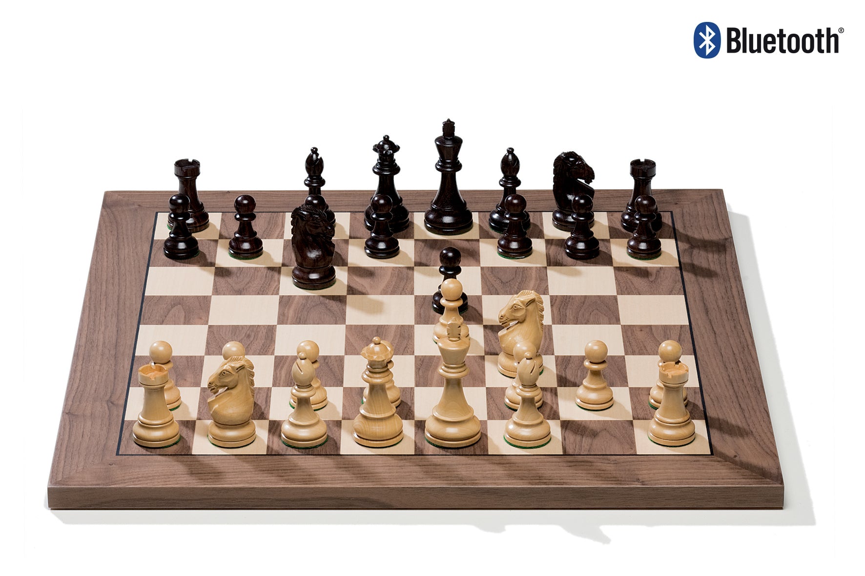 DGT_20e-Board_20Walnut_20Royal_20with_20Bluetooth_20logo_48ad17ae-682a-48a2-a39f-6d12f0a50117.jpg