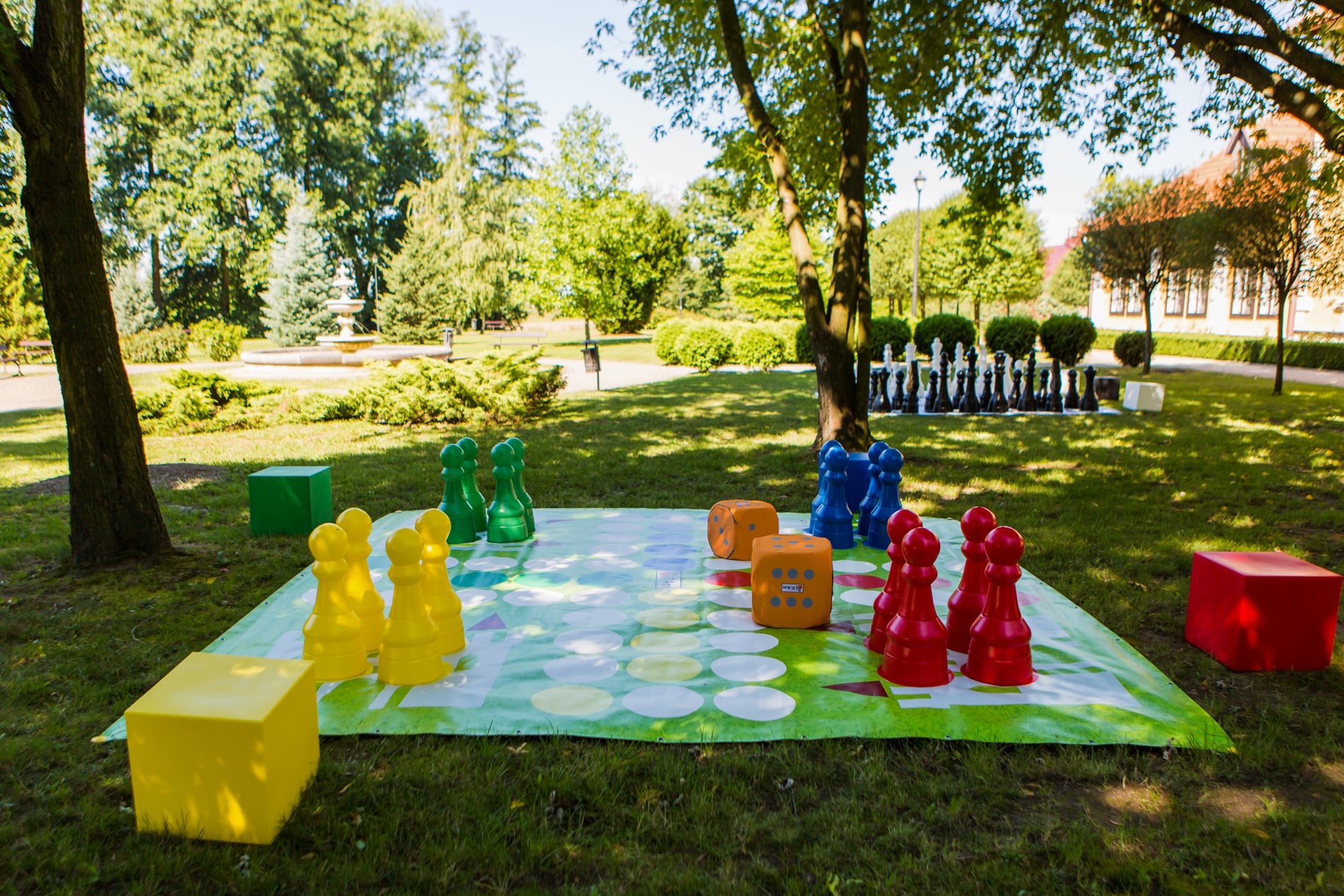 Plancia da gioco da esterno/giardino (4x4m) - non t'arrabbiare - d3adb8d2b0d5c2adf6131e99d220189b