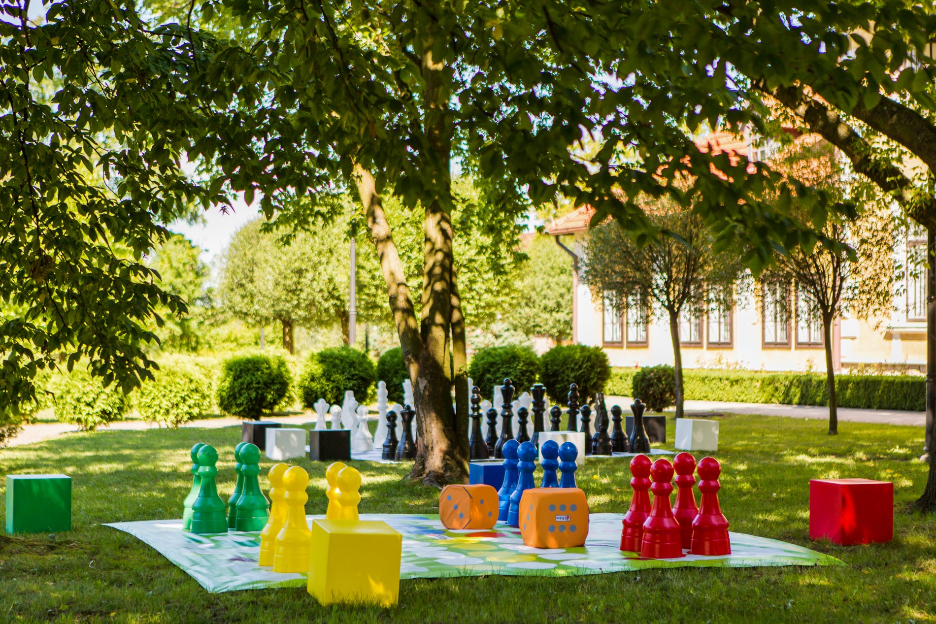 Pedine in plastica per esterno/giardino (altezza pedine 92 cm) - b3f4fa63337a1db500cd83f2a400c8d9