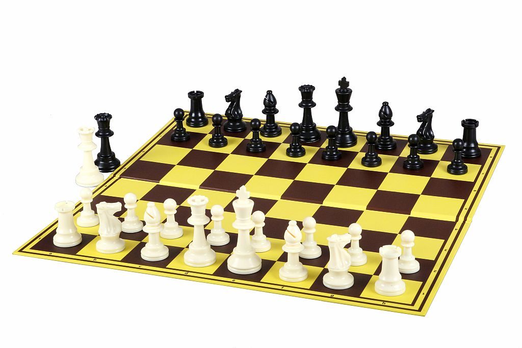szkolny-zestaw-szachowy-plus-ciezki-10-x-szachownica-tekturowa-skladana-z-obciazanymi-figurami-szachowymi-1x-szachownica-demonstracyjna-szkolnyplus3.jpg